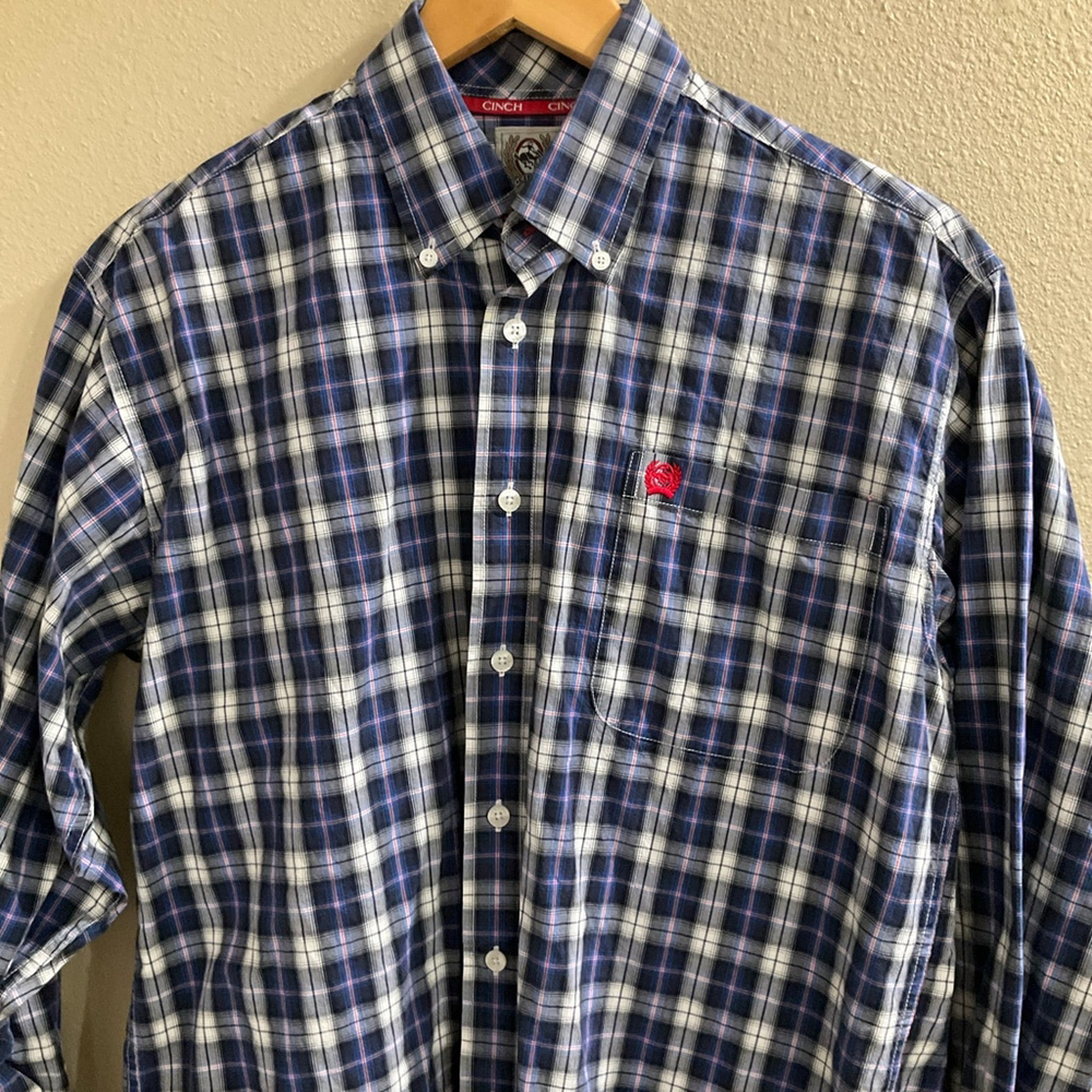 Cinch Western Men’s Medium Blue plaid button-up shirt